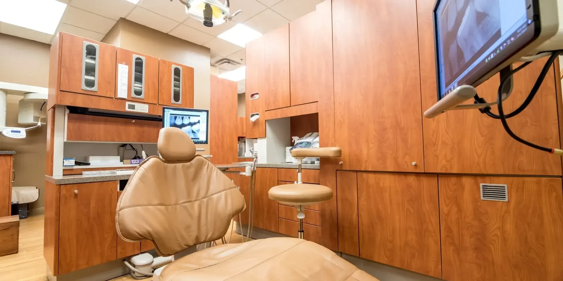 Private treatment room with chair-side digital imaging